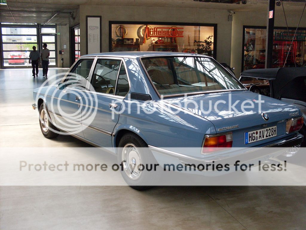 3842387567_b72495b798BMWE12525_L.jpg