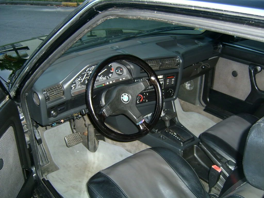 E30SteeringWheel.jpg